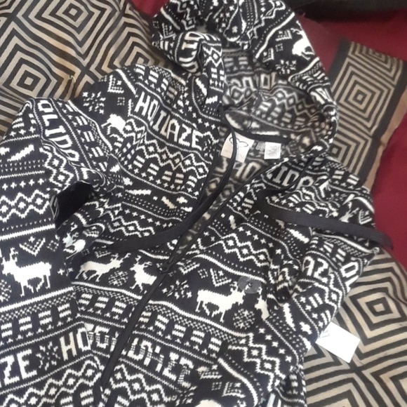 Black and White NWT Holiday Sweater XS - Picture 1 of 7